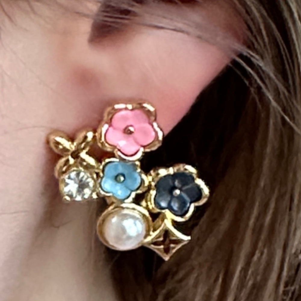 Louis Vuitton authentic 100%Floral Enamel and Pearl Earrings - Picture 9 of 11